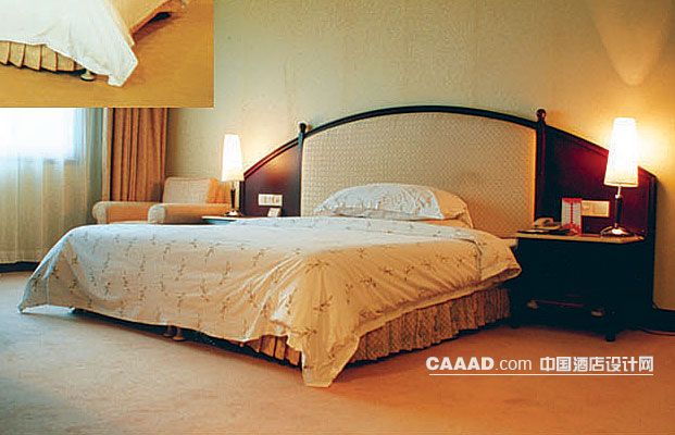 客房大床房床上用品床头柜台灯沙发窗帘