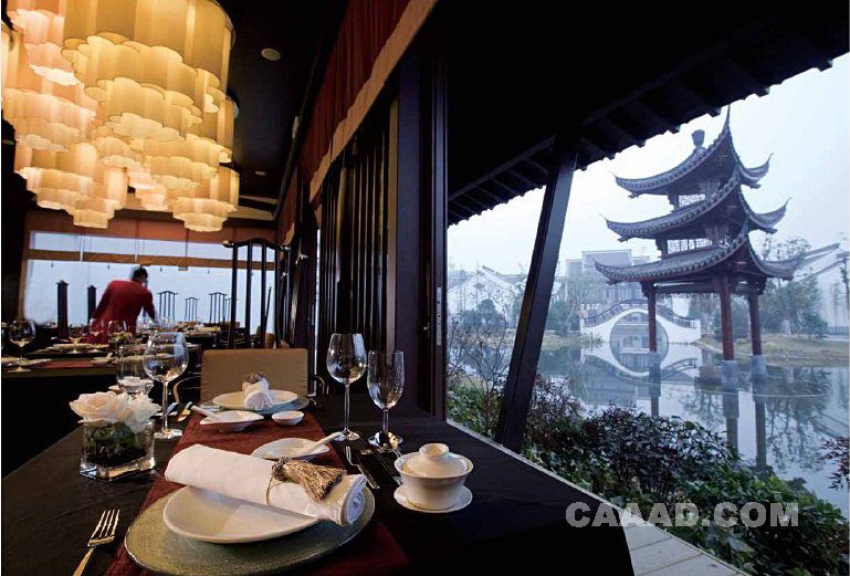 杭州西溪悦榕庄（度假型）餐厅(一角)餐桌餐椅组合灯饰吊灯