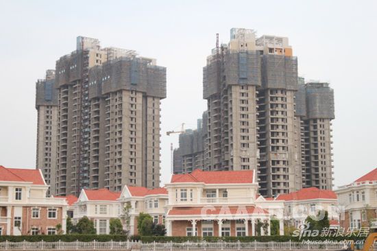 星域住宅远景 顶部外墙可见 星域住宅远景 顶部外墙可见
