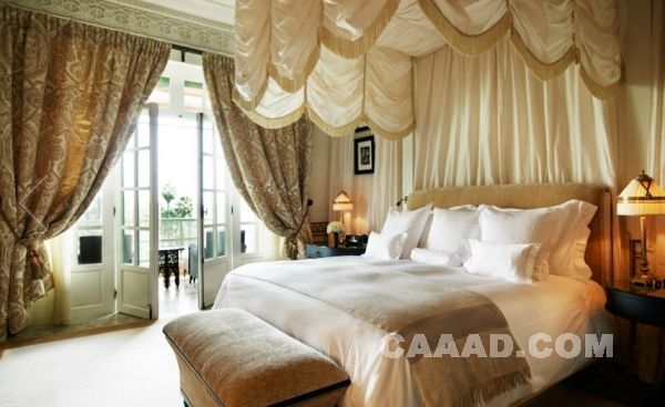 酒店套房卧室 摩洛哥风格 床 床榻 窗帘 床头柜 床头台灯