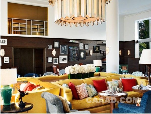酒店大厅会客厅 色彩饱和丰富 复古欧式 吊灯 沙发 台灯 茶几